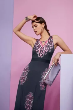 Melrose Maxikleid mit femininen Ornamenten 21 Melrose Maxikleid mit femininen Ornamenten -Melrose Verkaufsshop 4bed597e 771d 503e 83de 8d269838471b