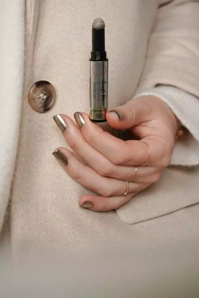 alessandro international UV-Nagellack »STRIPLAC PEEL OR SOAK ICEGOLD CRUSH ON CHROME«, 3-tlg. 5 alessandro international UV-Nagellack »STRIPLAC PEEL OR SOAK ICEGOLD CRUSH ON CHROME«, 3-tlg. – Bild 3