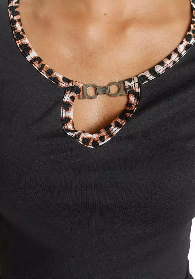 Melrose Kurzarmshirt mit Zierschnalle 8 Melrose Kurzarmshirt mit Zierschnalle – Bild 6